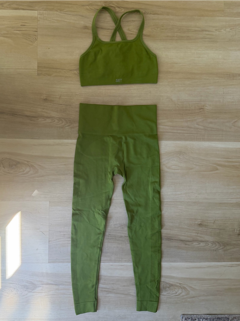 SET Active Green set, bottoms XS, Top Small. New!